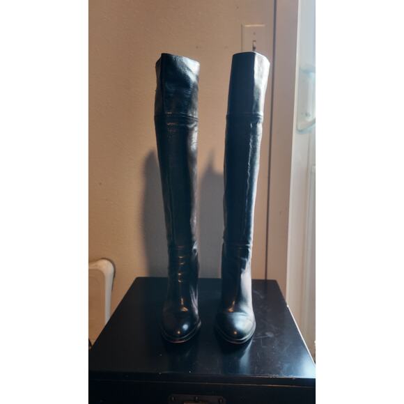 Micheal Kors Boots - Picture 1 of 3